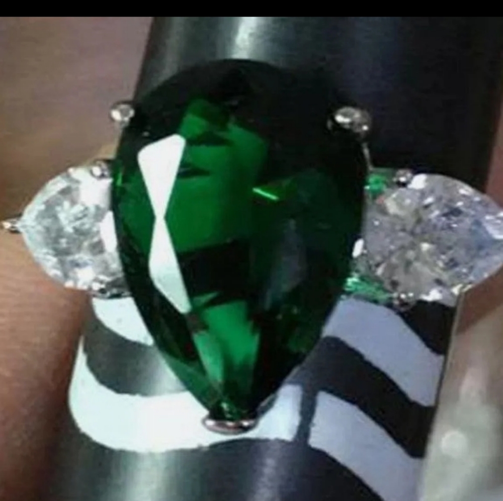 GREEN EMERALD RING 6,7,8,9,10 - Picture 2 of 3